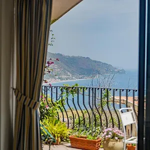 old-memories-house.taorminaitalyhotels.com/